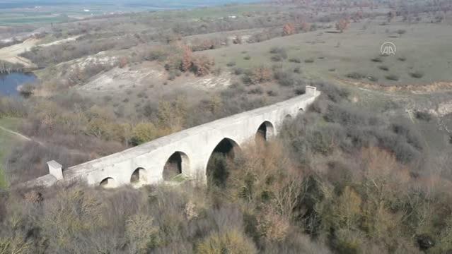 Tarihi su yolundaki kemerin kaçak kazıyla tahrip edildiği iddia edildi