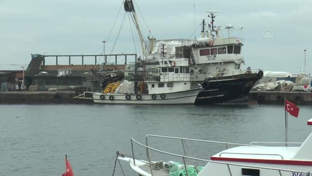 Tekirdağlı balıkçılar Marmara’ya açılmak için deniz salyasının bitmesini bekliyor