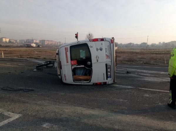 Tekirdağ’da minibüsle hafriyat kamyonu çarpıştı: 6 yaralı