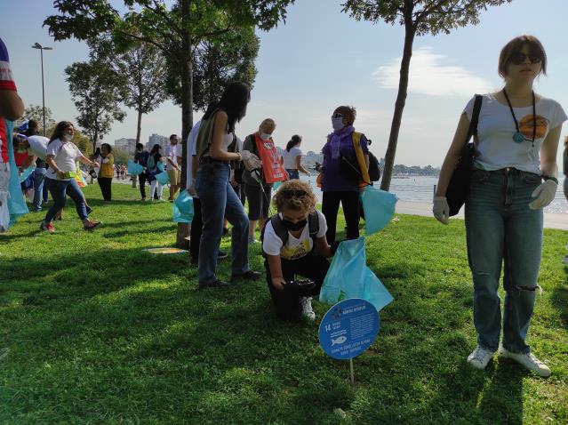 Caddebostan Sahili’nde temizlik etkinliği yapıldı