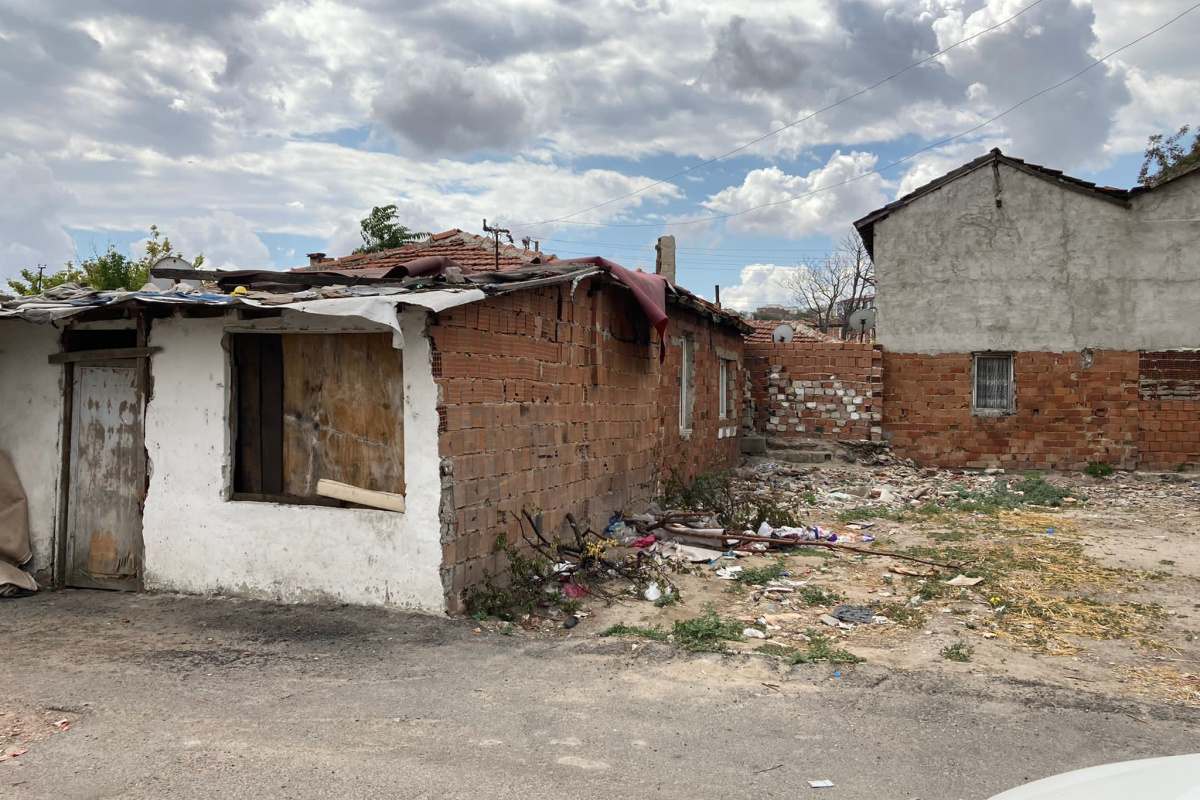 Polis, uyuşturucuyu toprağa gömülü buldu