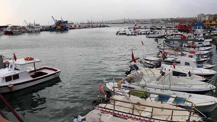 Tekirdağ’da lodos; balıkçılar avlanamadı, gemiler demirlendi