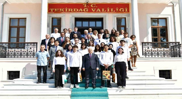 Tekirdağ Valisi Aziz Yıldırım, YKS başarılı öğrencilerle buluştu