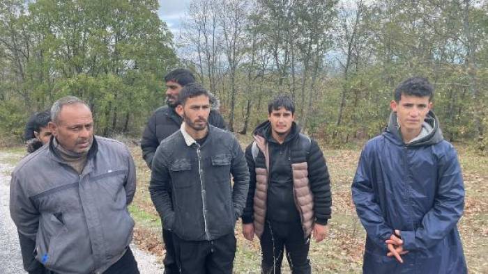 Kırklareli’nde polis dur ihtarına uymayan araçta 2 kaçak göçmen yakalandı