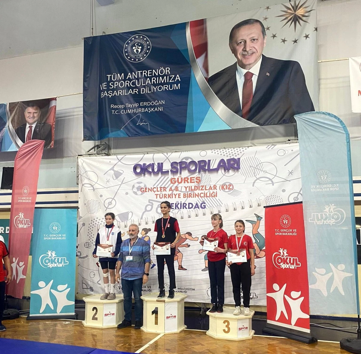 Tekirdağ’da Okul Sporları Kadınlar Güreş Türkiye Şampiyonasında Rümeysa Keskin Türkiye Şampiyonu