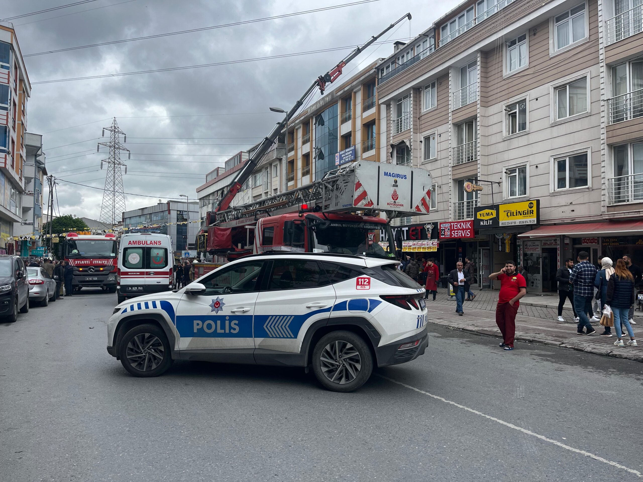 Esenyurt’ta Vinç Yüksek Gerilim Hattına Çarptı