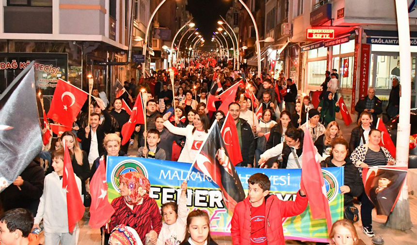 Cumhuriyet meşalesi Malkara’da yandı