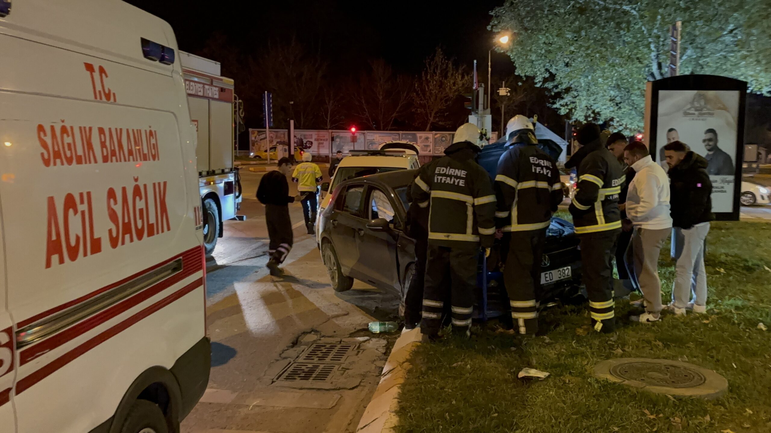 Edirne’de Direksiyon Hakimiyetini Kaybeden Sürücü Refüje Çıktı: 1 Yaralı