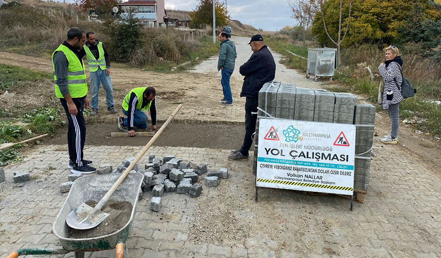 Belediyenin yol mesaisi sürüyor