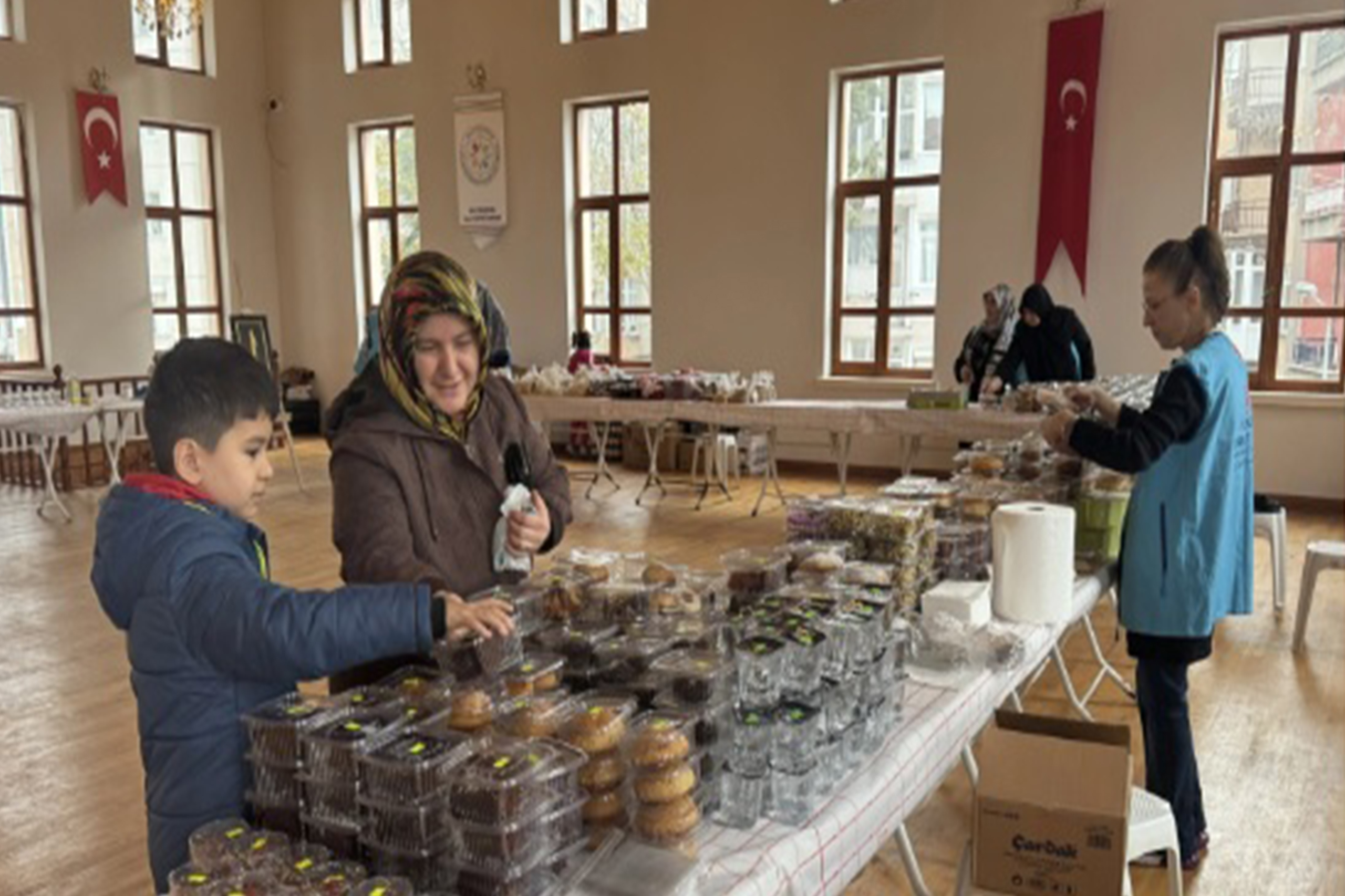 Filistinlilere destek amacıyla "hayır çarşısı" kuruldu.