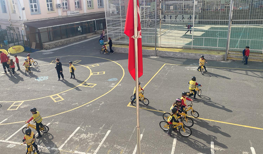 Öğrenciler sağlık için pedala bastı