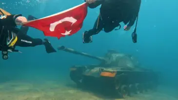 Jandarma, Tankla Su Altında Bayrak Açtı