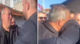 Şehit babası MHP’li başkana sarılıp “Beni Devlet Bahçeli’ye götürün” dedi