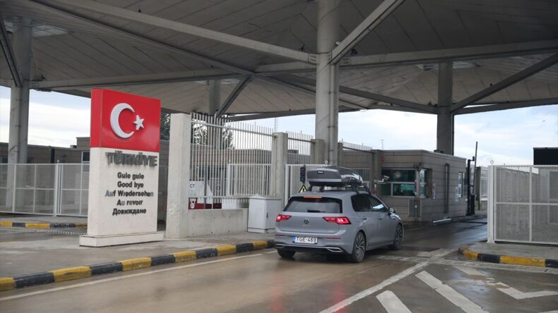 Trakya Gümrük Kapılarında Yoğun Yolcu Trafiği