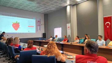 Edirne’de Sera Üreticilerine Dijital Eğitimi