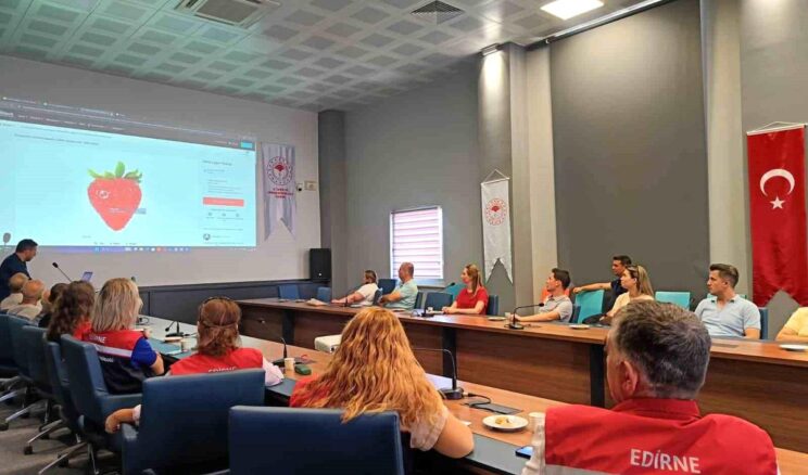 Edirne’de Sera Üreticilerine Dijital Eğitimi